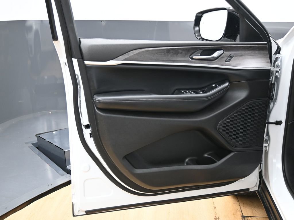 Used 2024 Jeep Grand Cherokee L Limited w/ Luxury Tech Group II image 45