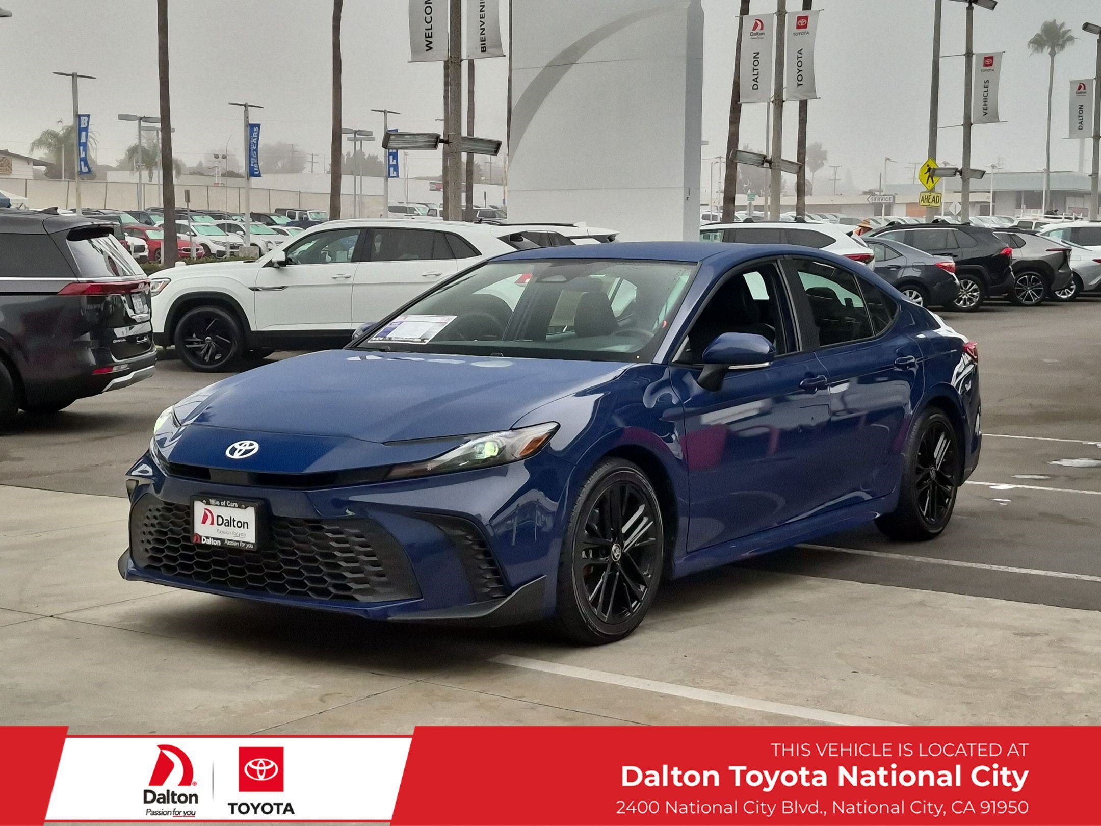 Used 2025 Toyota Camry SE FWD image 1