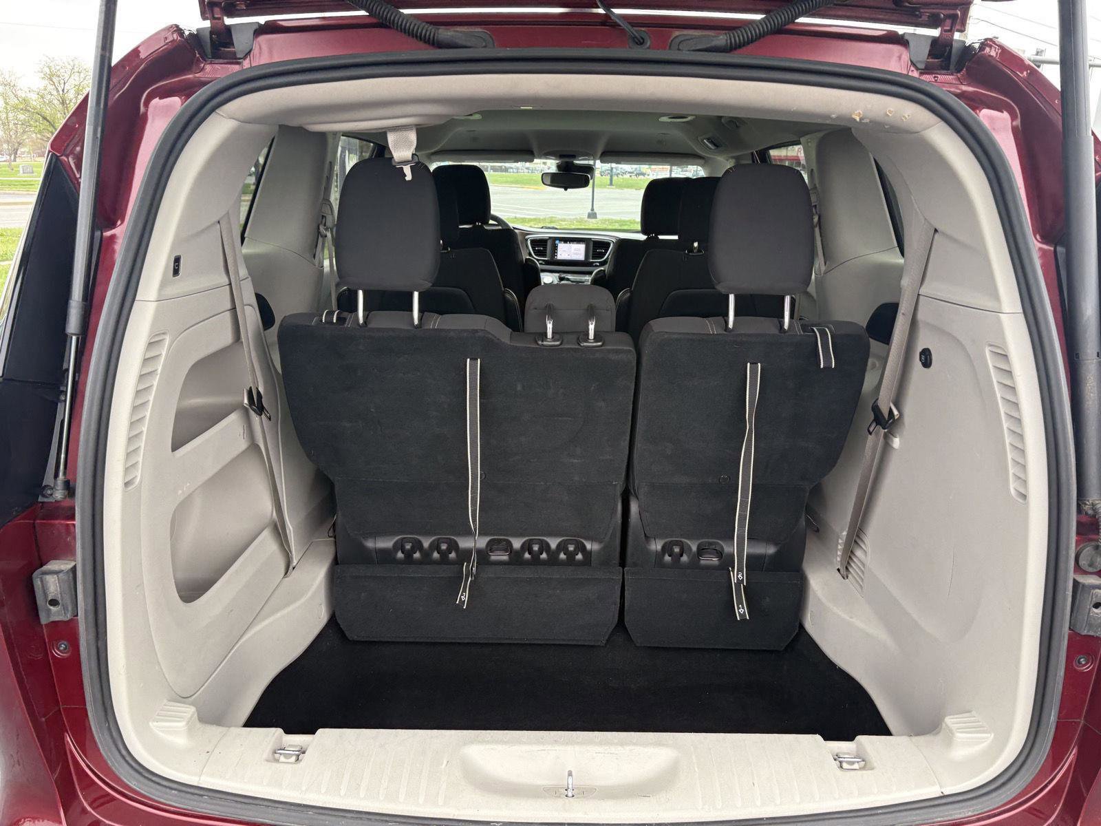 Used 2023 Chrysler Voyager LX image 28