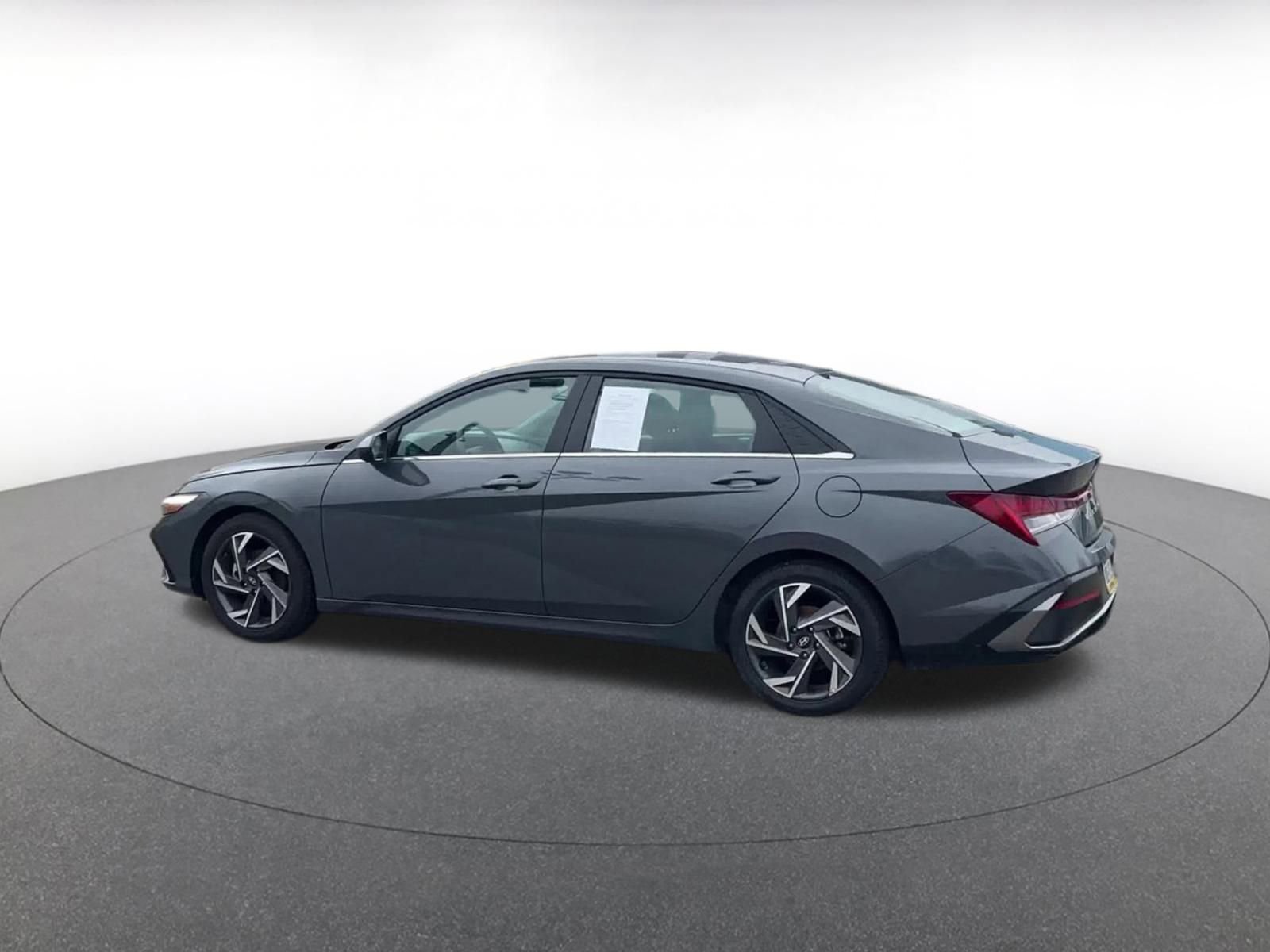 Used 2025 Hyundai Elantra SEL image 10