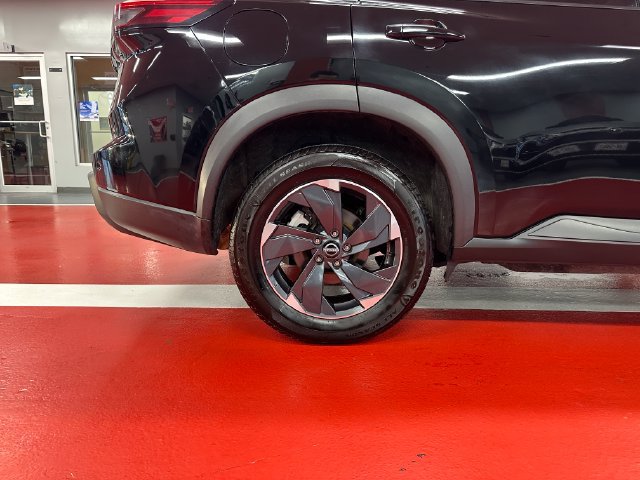 Used 2024 Nissan Rogue SV AWD/4WD image 30