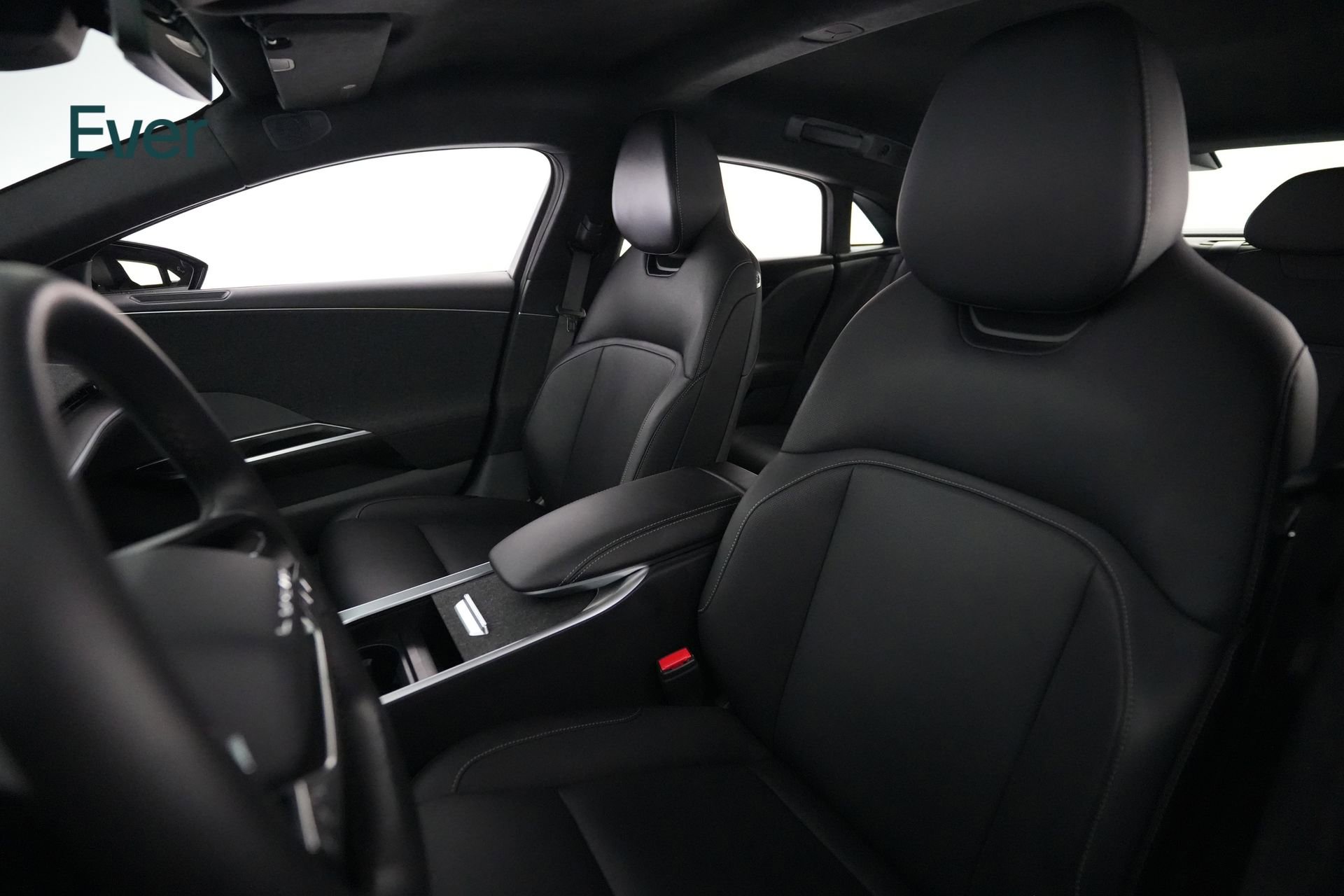 Used 2023 Lucid Air Pure image 4