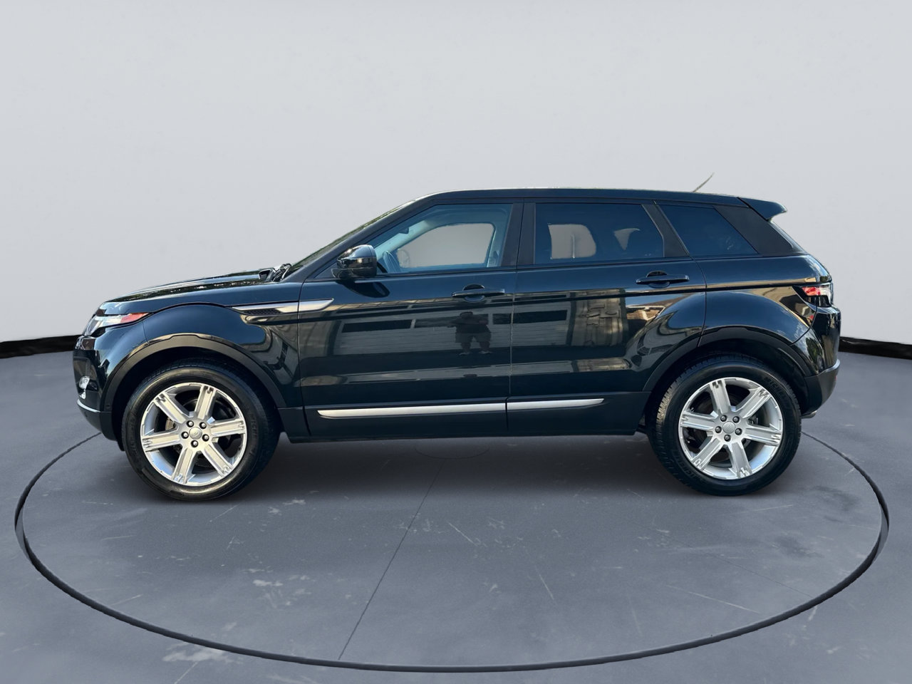Used 2014 Land Rover Range Rover Evoque Pure Premium image 4