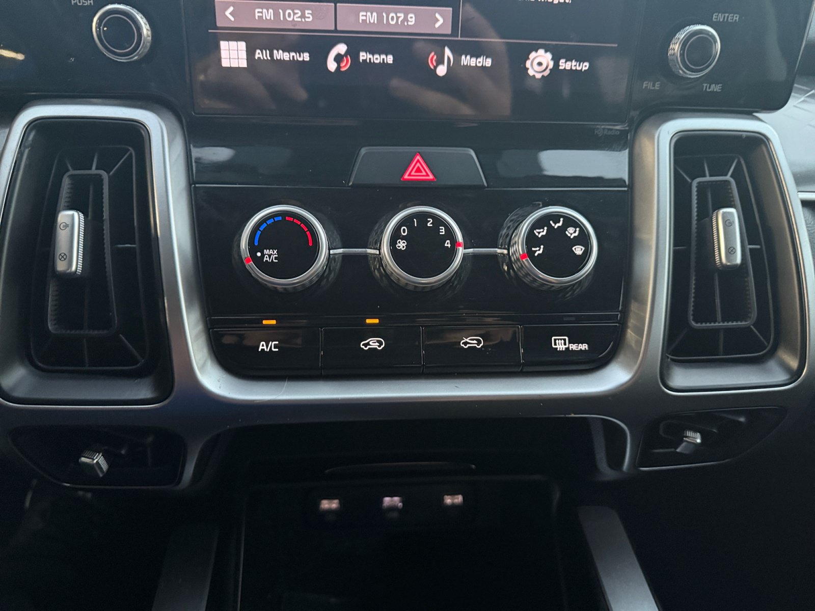 Used 2022 Kia Sorento LX FWD image 24