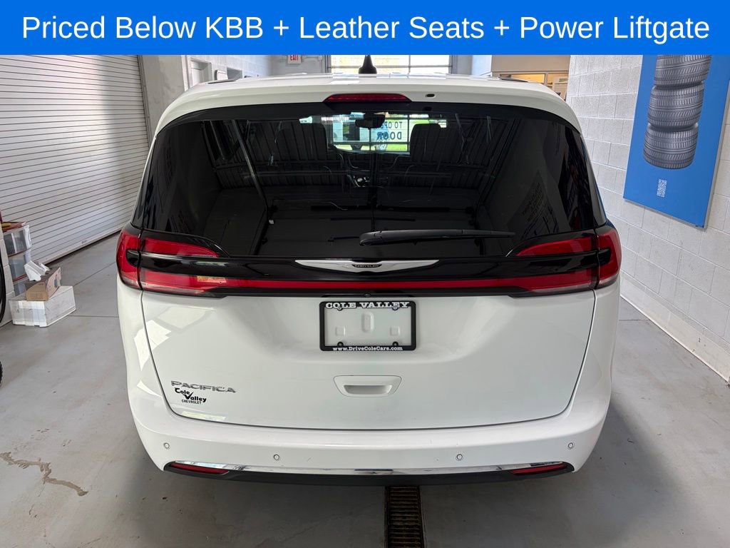 Used 2024 Chrysler Pacifica Touring-L FWD image 8