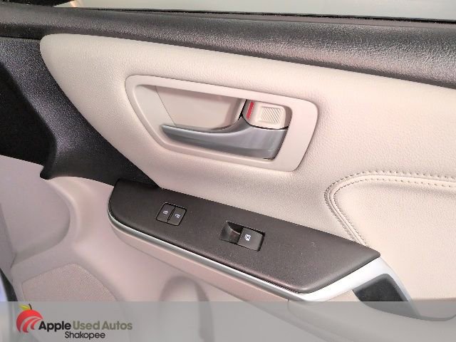 Used 2016 Toyota Camry XLE w/ Moonroof Package image 38