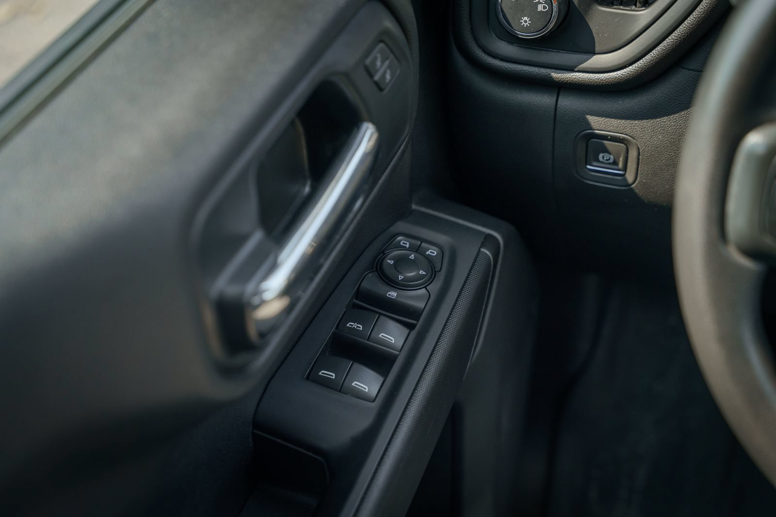 Used 2022 Chevrolet Silverado 1500 Custom AWD/4WD image 27