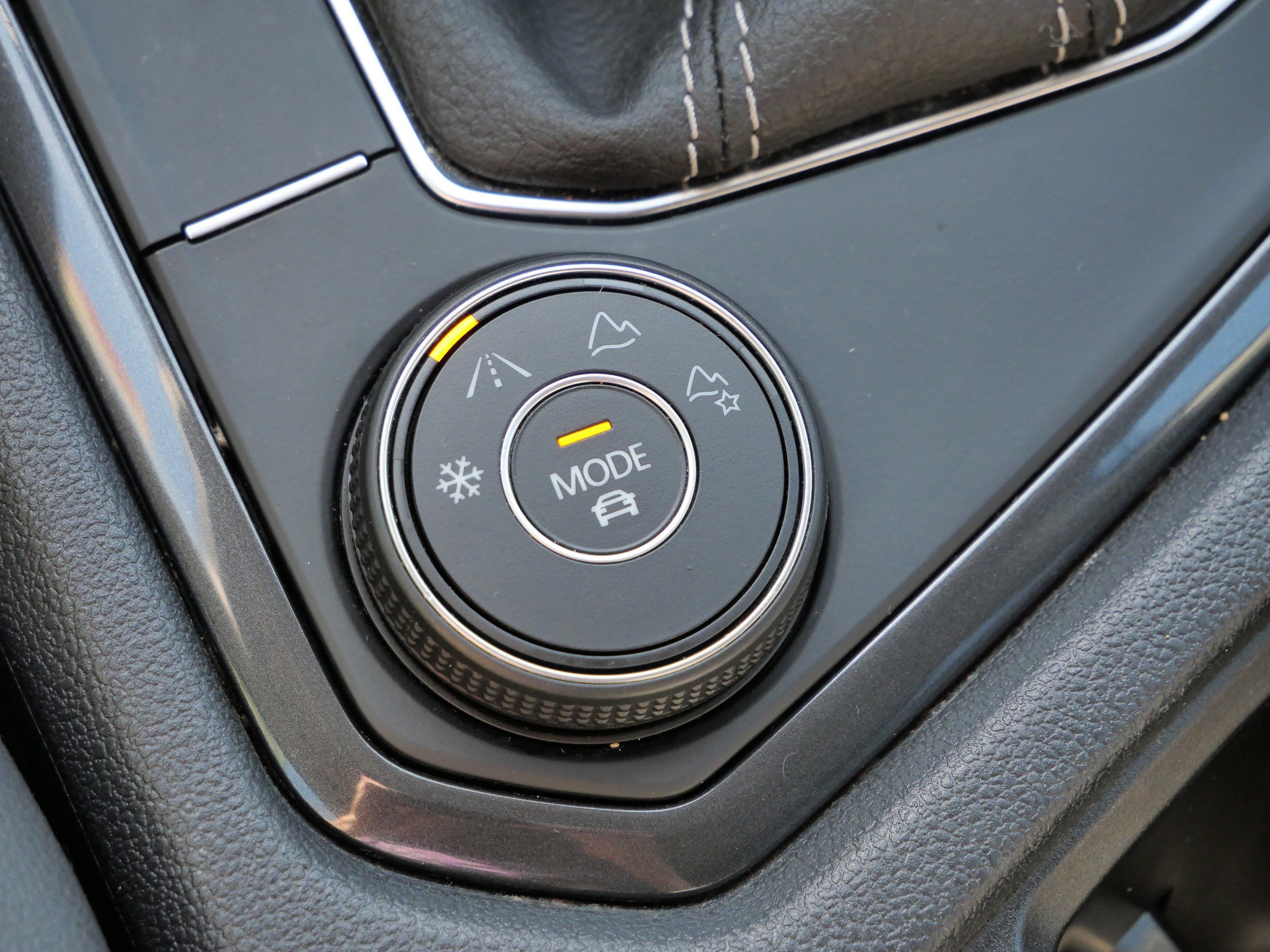 Certified 2024 Volkswagen Tiguan SE image 28