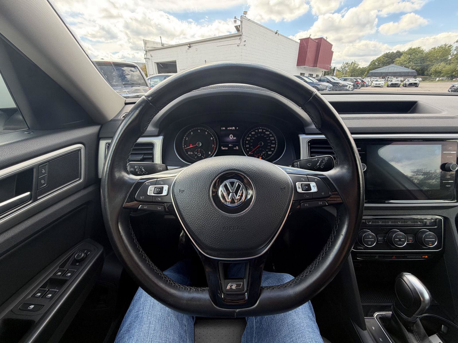 Used 2018 Volkswagen Atlas SEL w/ R-Line Package AWD/4WD image 17