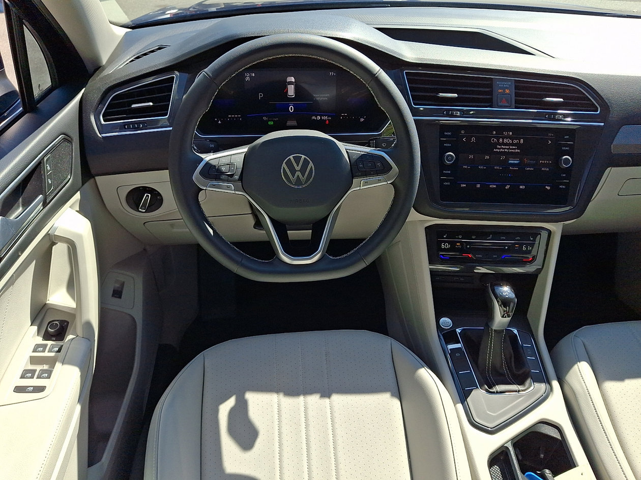 Certified 2024 Volkswagen Tiguan SE FWD image 11