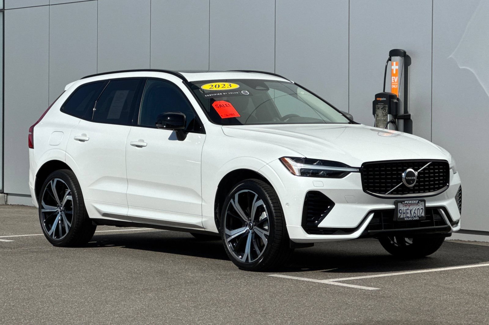 Used 2023 Volvo XC60 T8 Ultimate w/ Protection Package Premier AWD/4WD image 7