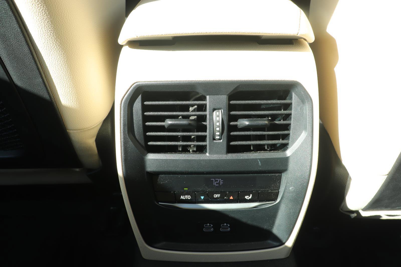 Used 2023 BMW 330i Sedan w/ Premium Package image 18