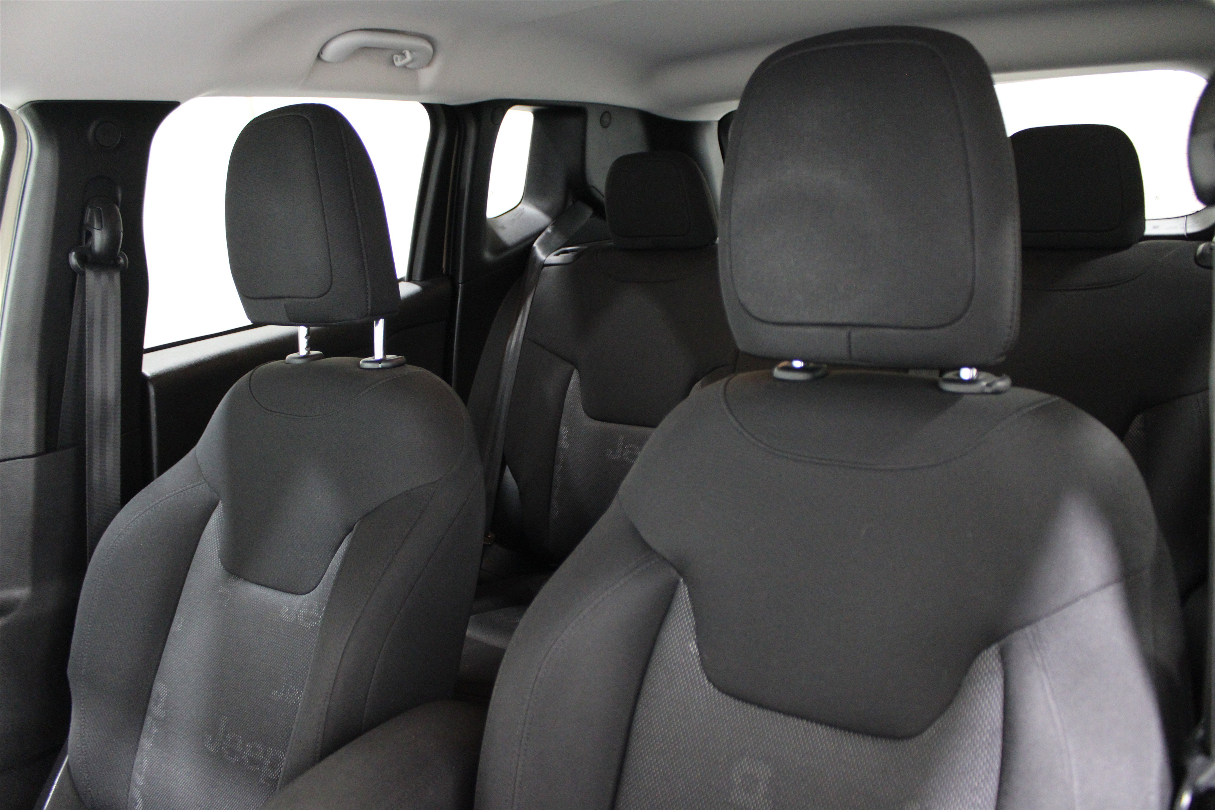 Used 2016 Jeep Renegade Latitude w/ Cold Weather Group image 5