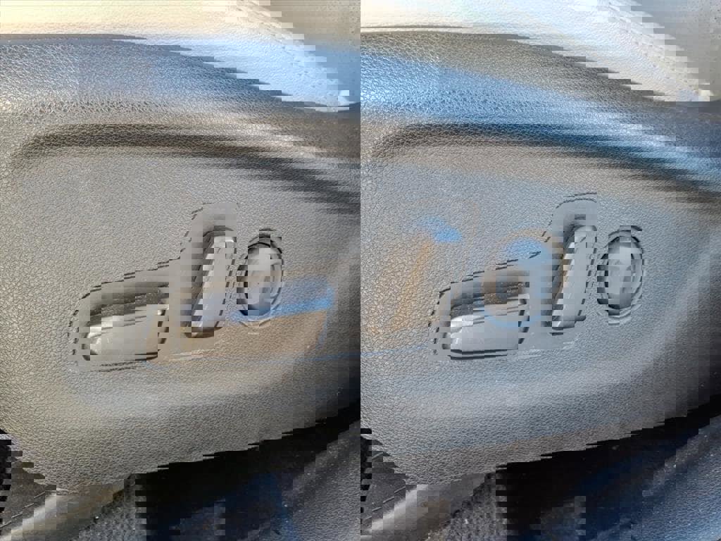 Used 2016 Kia Sorento EX w/ EX Premium Package image 4