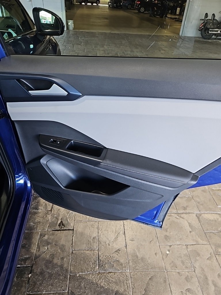 Used 2024 Volkswagen Taos SE w/ Black Wheel Plus Package image 15