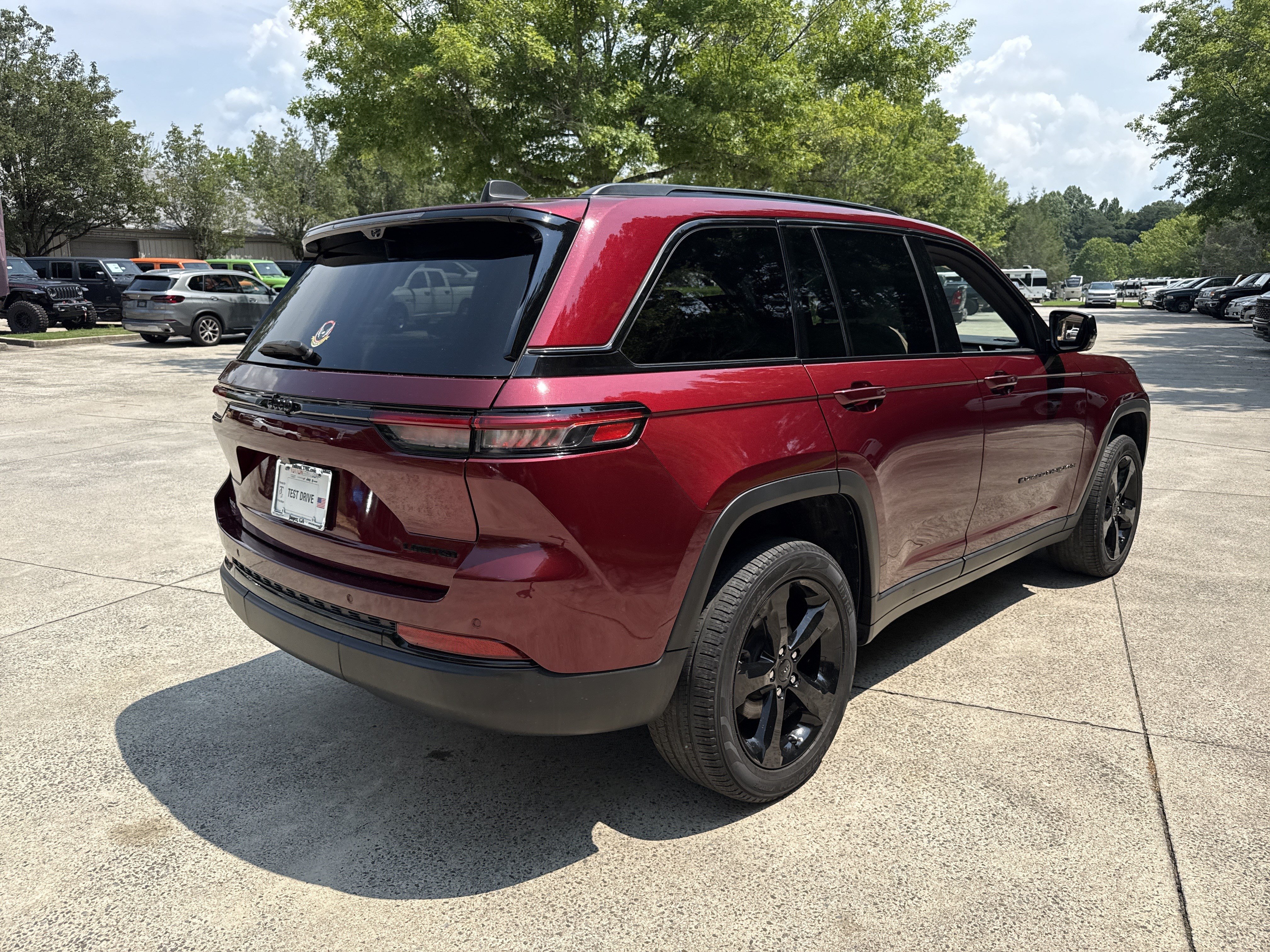Used 2023 Jeep Grand Cherokee Limited w/ Luxury Tech Group II RWD image 7