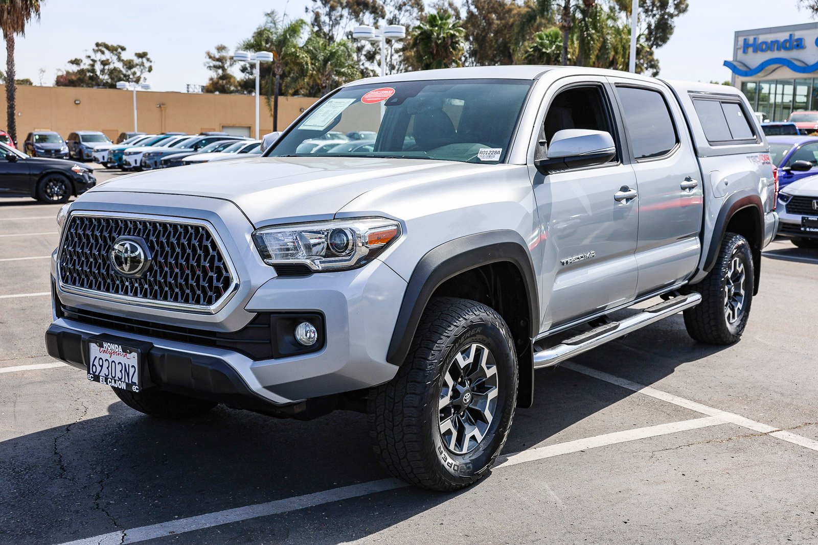 Used 2018 Toyota Tacoma TRD Off-Road w/ Technology Package image 18