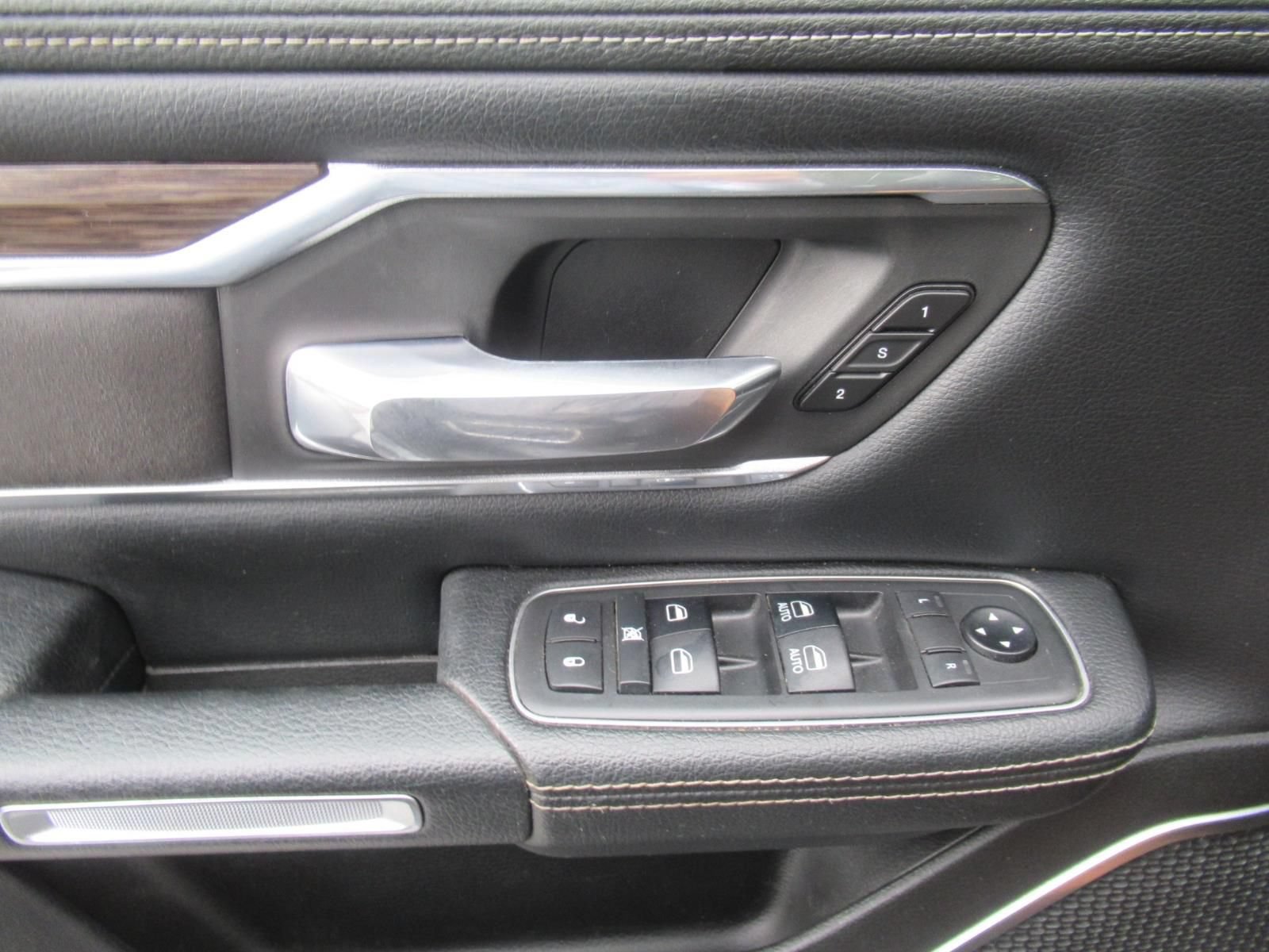 Used 2019 RAM 1500 Laramie AWD/4WD image 22