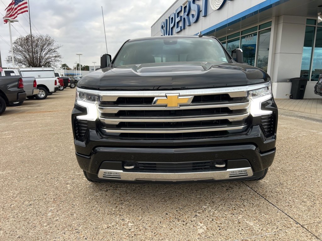 Used 2025 Chevrolet Silverado 1500 High Country w/ High Country Premium Package image 3