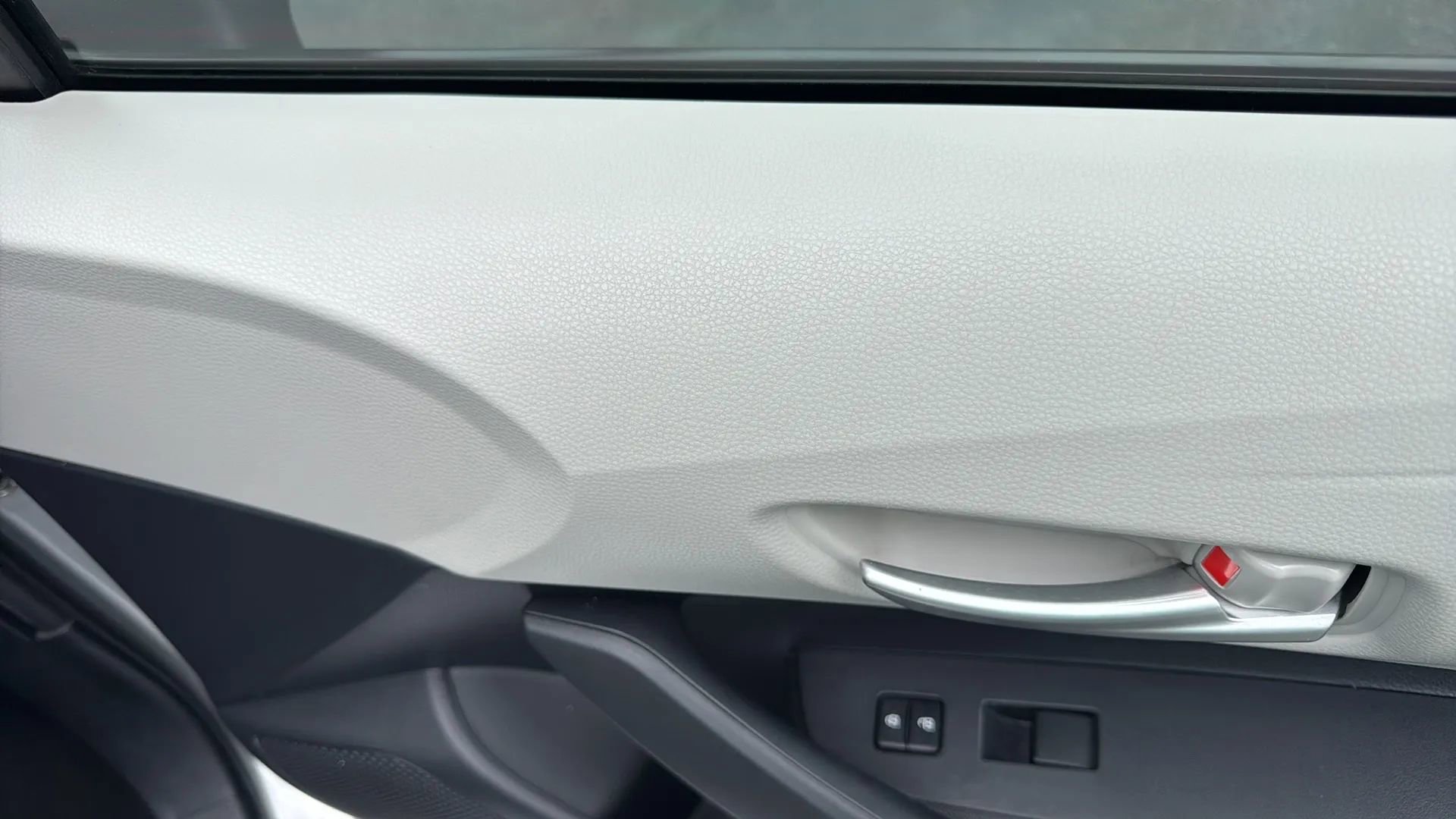 Used 2020 Toyota Corolla LE image 19