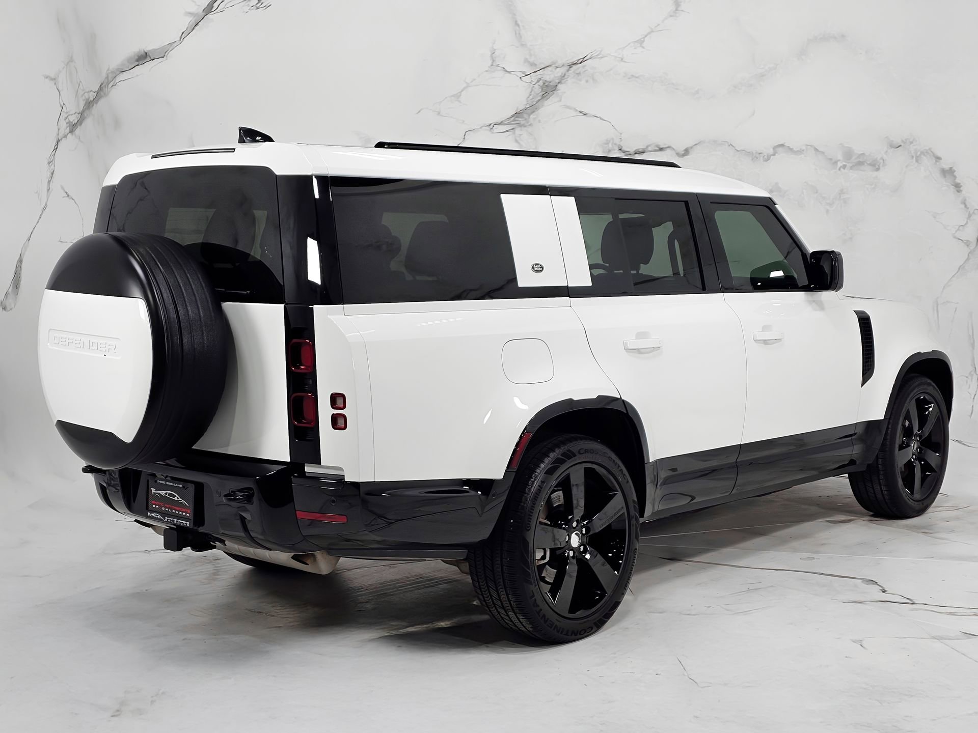 Used 2024 Land Rover Defender 130 X-Dynamic SE AWD/4WD image 11