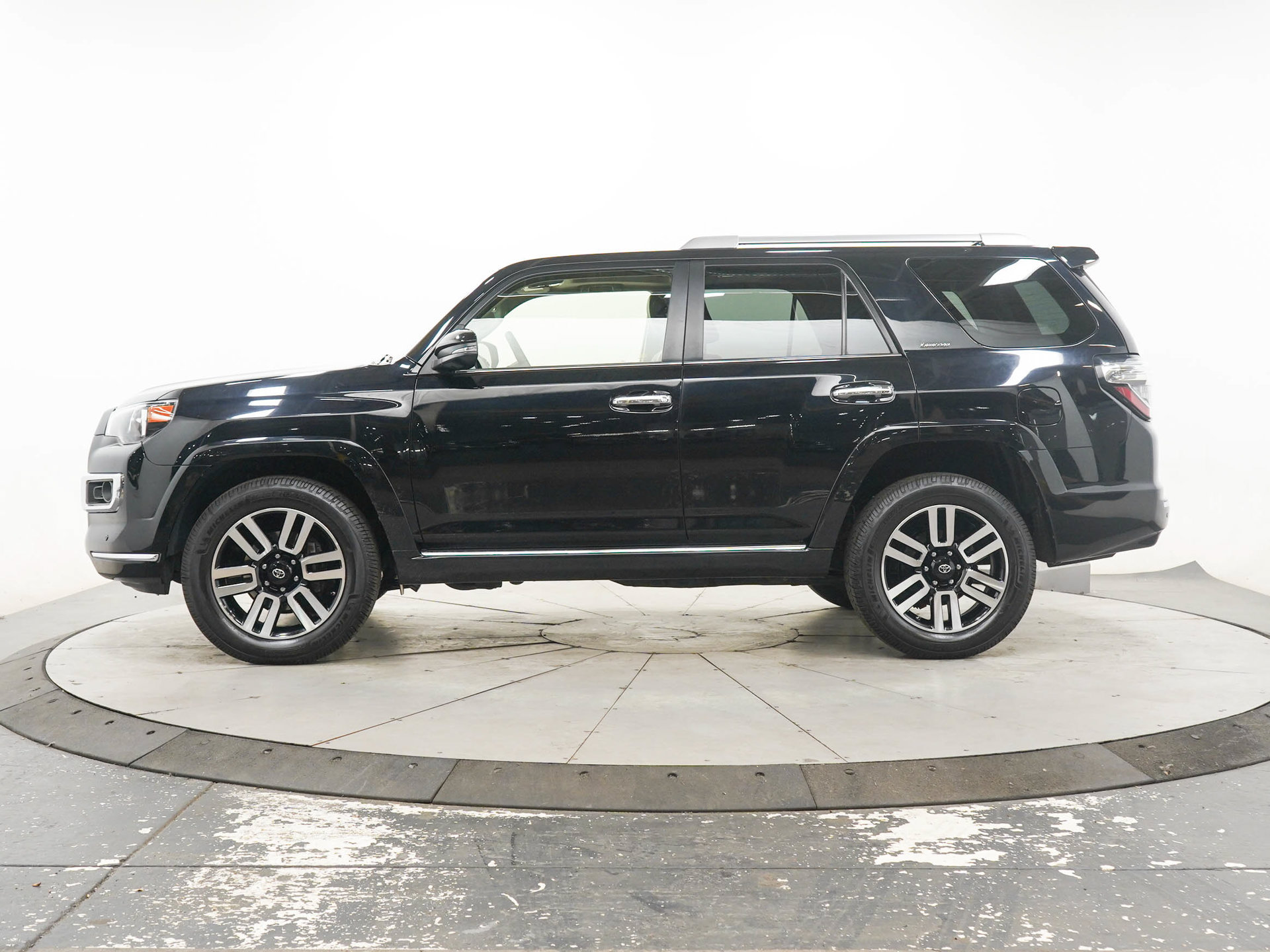 Used 2019 Toyota 4Runner Limited AWD/4WD image 2