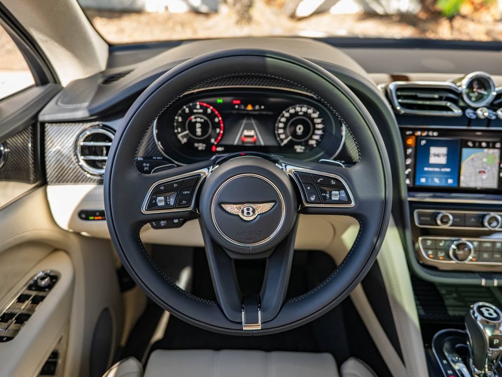 Used 2025 Bentley Bentayga AWD/4WD image 27