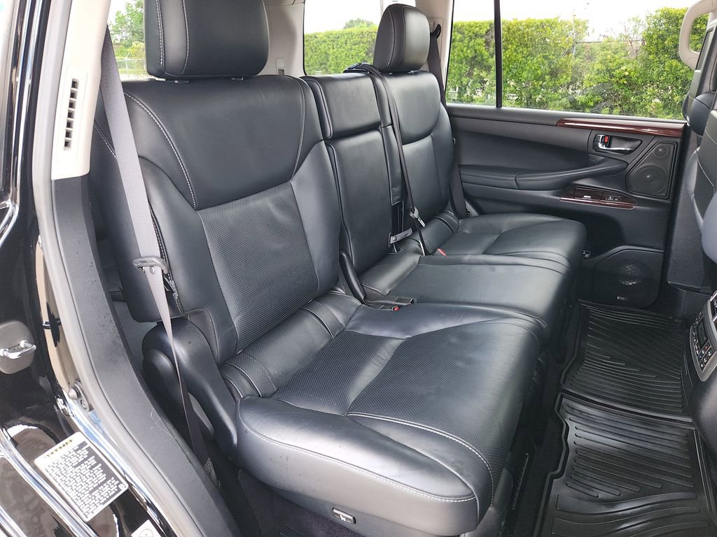Used 2014 Lexus LX 570 4WD w/ Luxury Package image 15