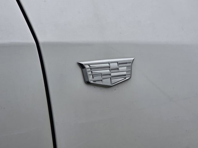 Used 2017 Cadillac XT5 Luxury w/ Driver Awareness Package FWD image 3