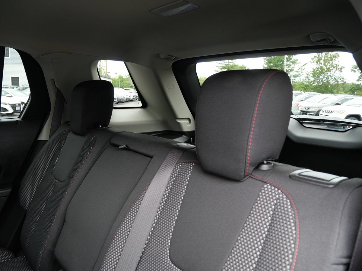 Used 2017 GMC Terrain SLE w/ Convenience Package AWD/4WD image 23
