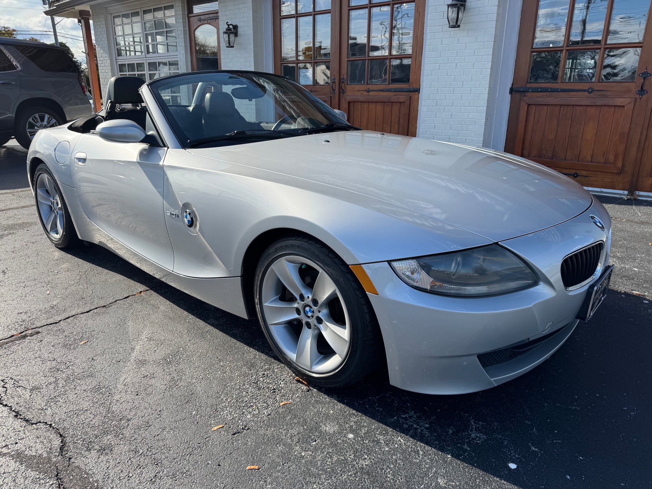 Used 2006 BMW Z4 3.0i RWD image 2