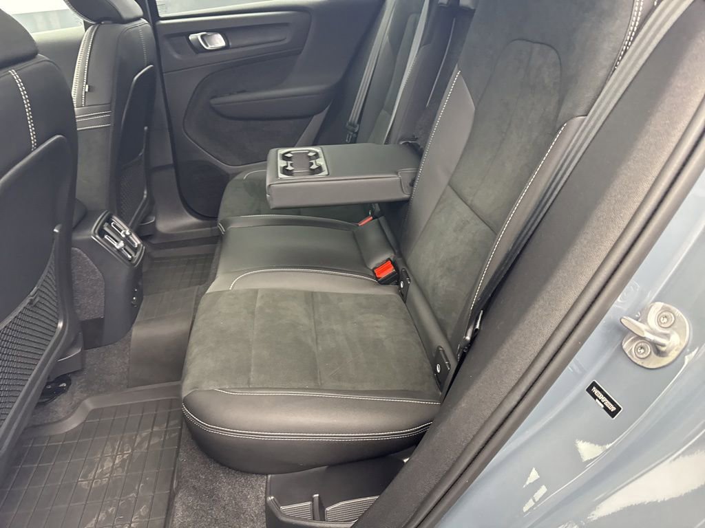 Used 2023 Volvo C40 P8 Recharge Ultimate w/ Protection Package Premier image 30