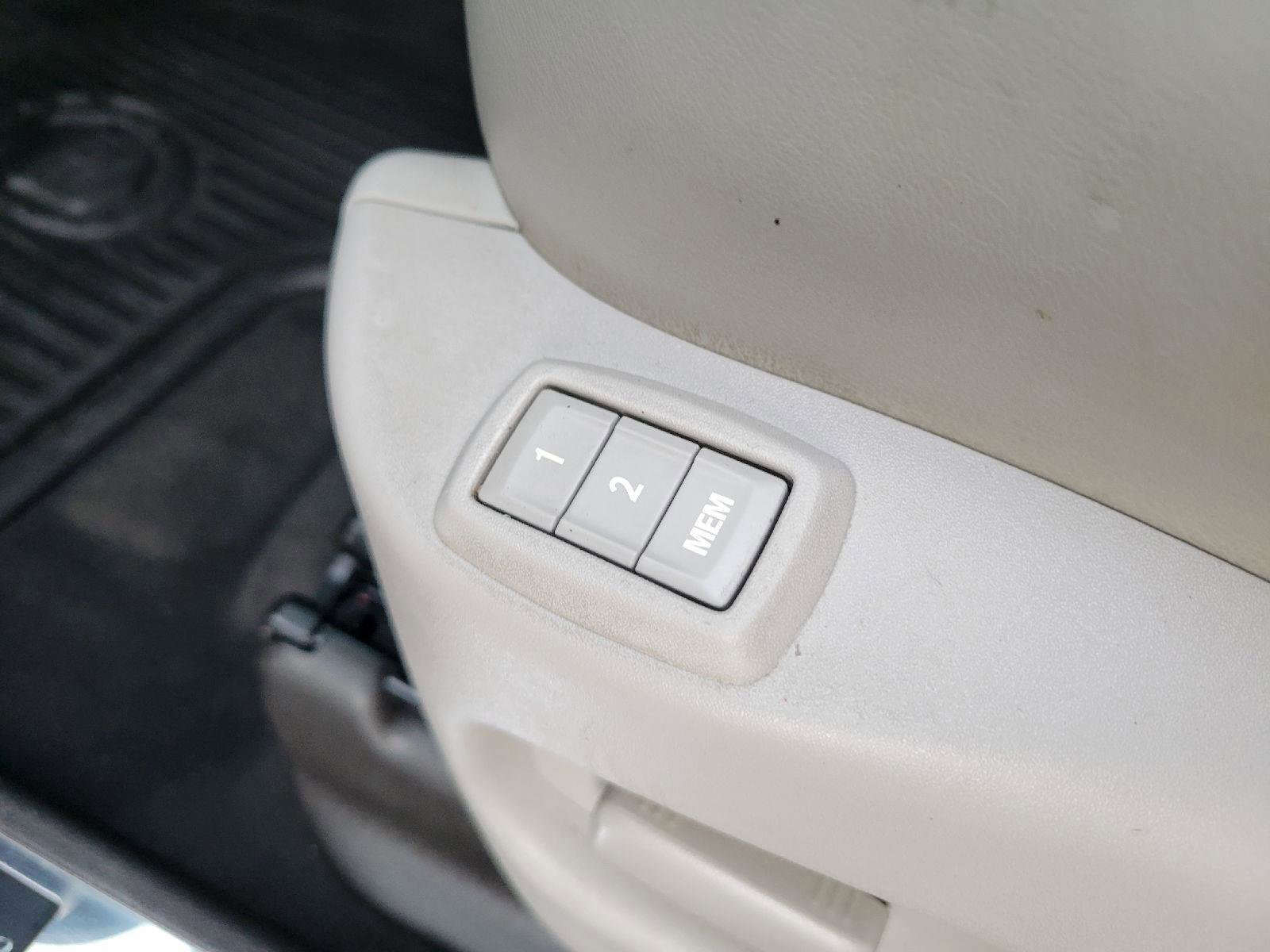 Used 2014 Cadillac SRX Luxury AWD/4WD image 16