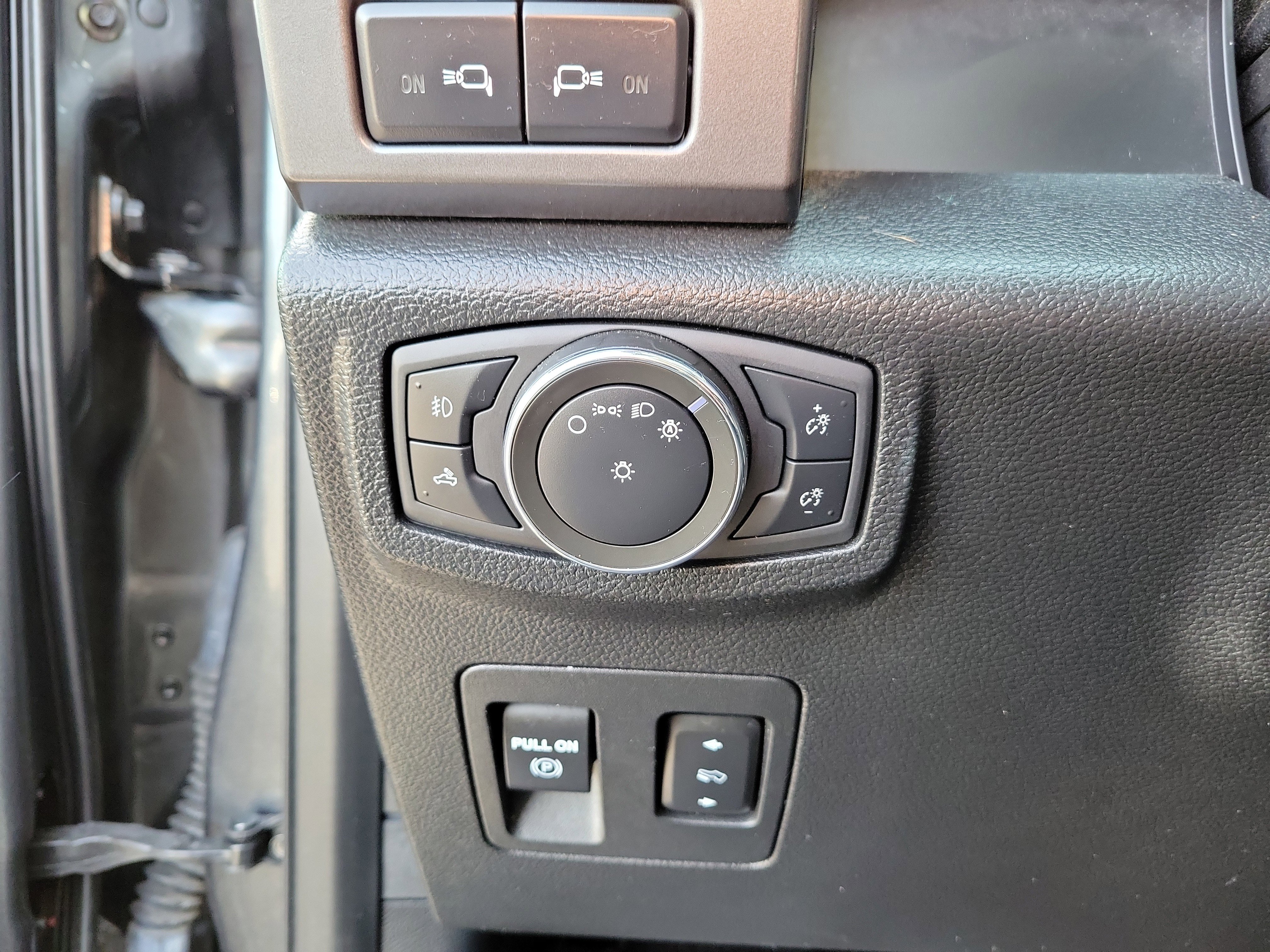 Used 2020 Ford F150 XLT w/ Equipment Group 302A Luxury AWD/4WD image 21