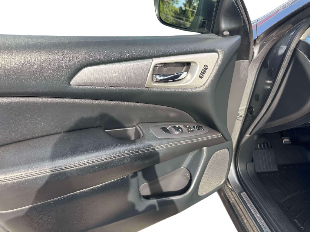 Used 2020 Nissan Pathfinder SL w/ Cargo Package AWD/4WD image 15