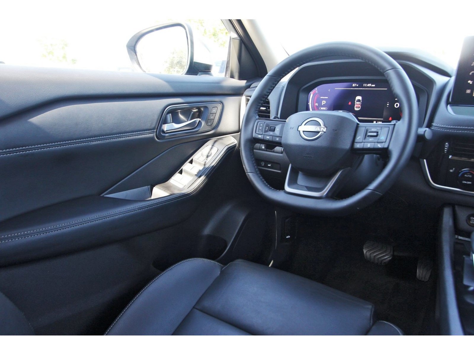 Certified 2025 Nissan Rogue SL w/ Tech Package AWD/4WD image 12