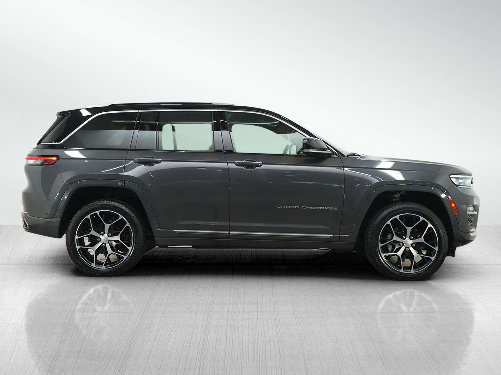 Used 2024 Jeep Grand Cherokee Summit AWD/4WD image 6