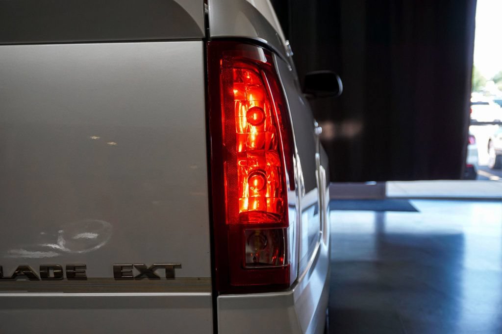 Used 2004 Cadillac Escalade EXT AWD/4WD image 82