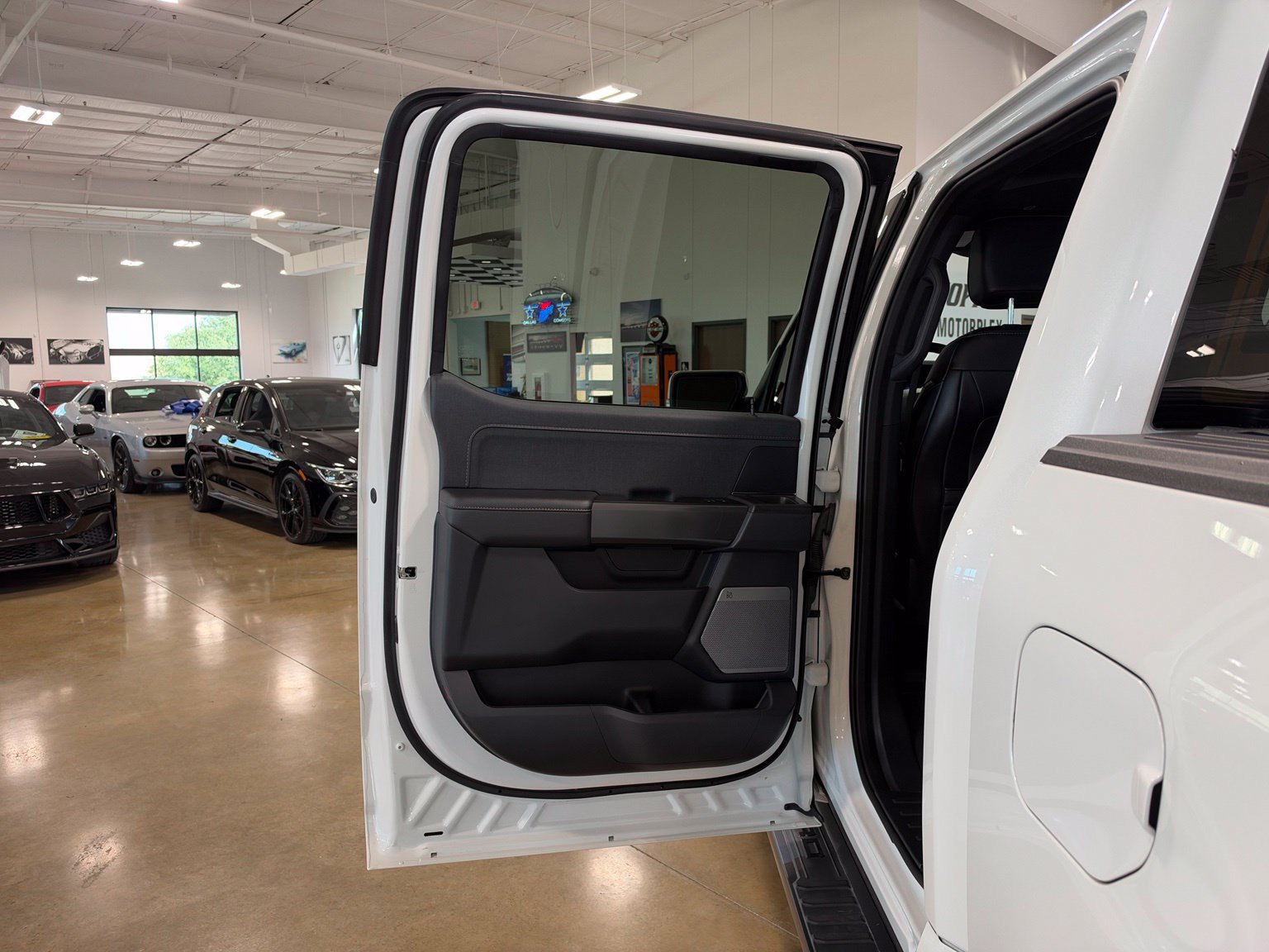 Used 2024 Ford F150 Lariat w/ FX4 Off-Road Package AWD/4WD image 35