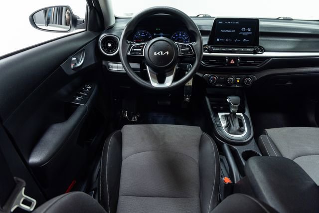 Used 2023 Kia Forte LXS image 3