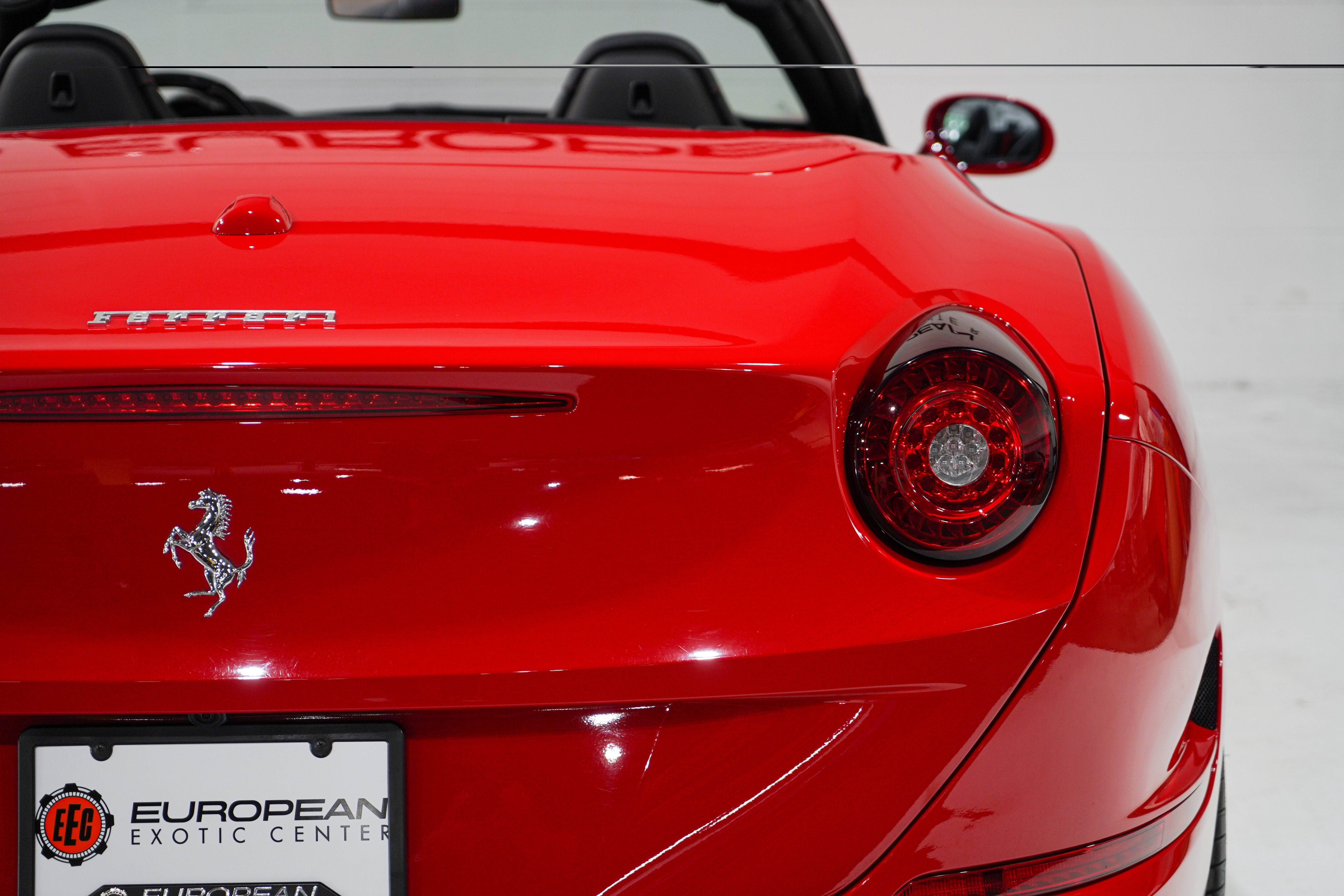 Used 2017 Ferrari California T RWD image 35