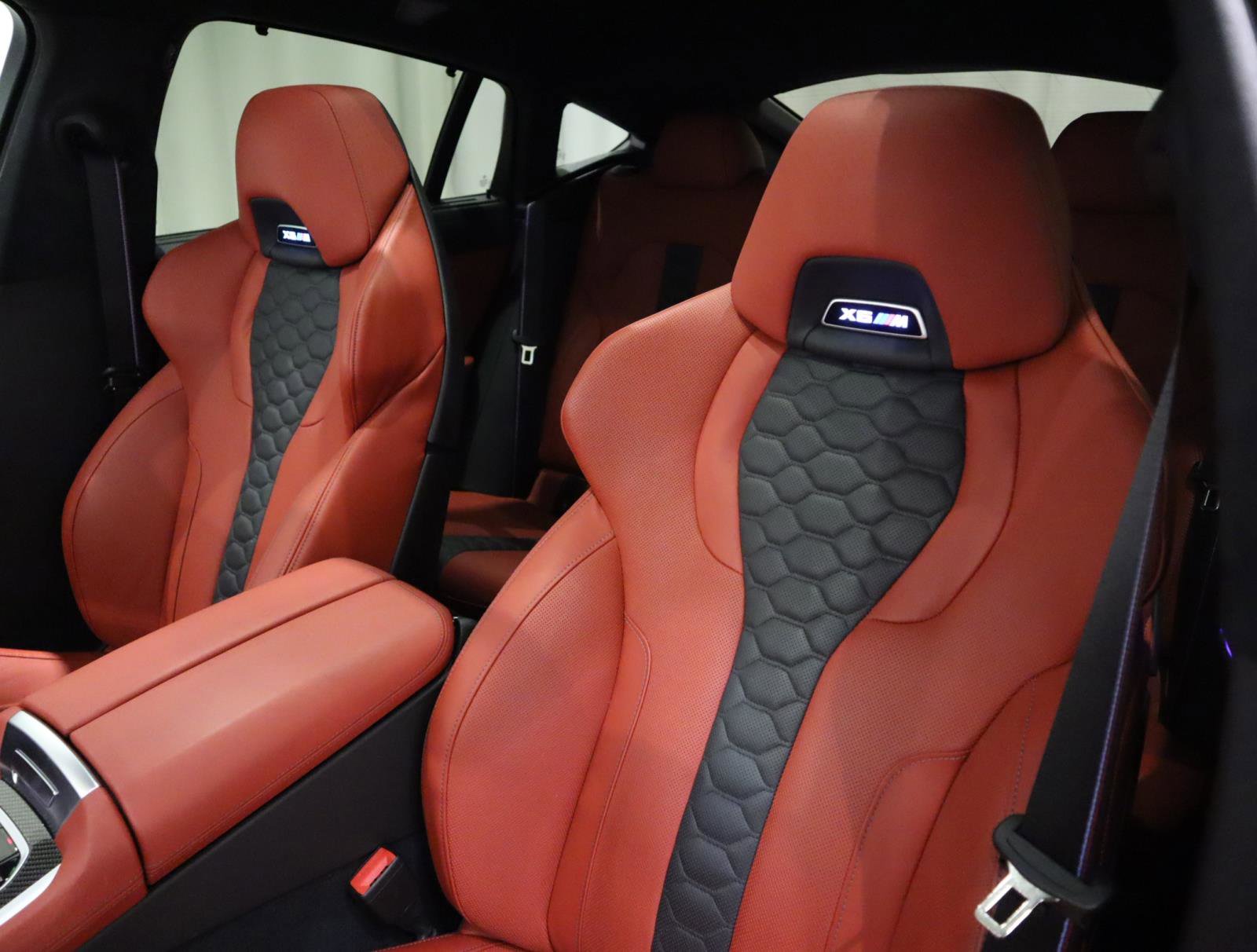 Used 2025 BMW X6 M Competition w/ Executive Package image 24