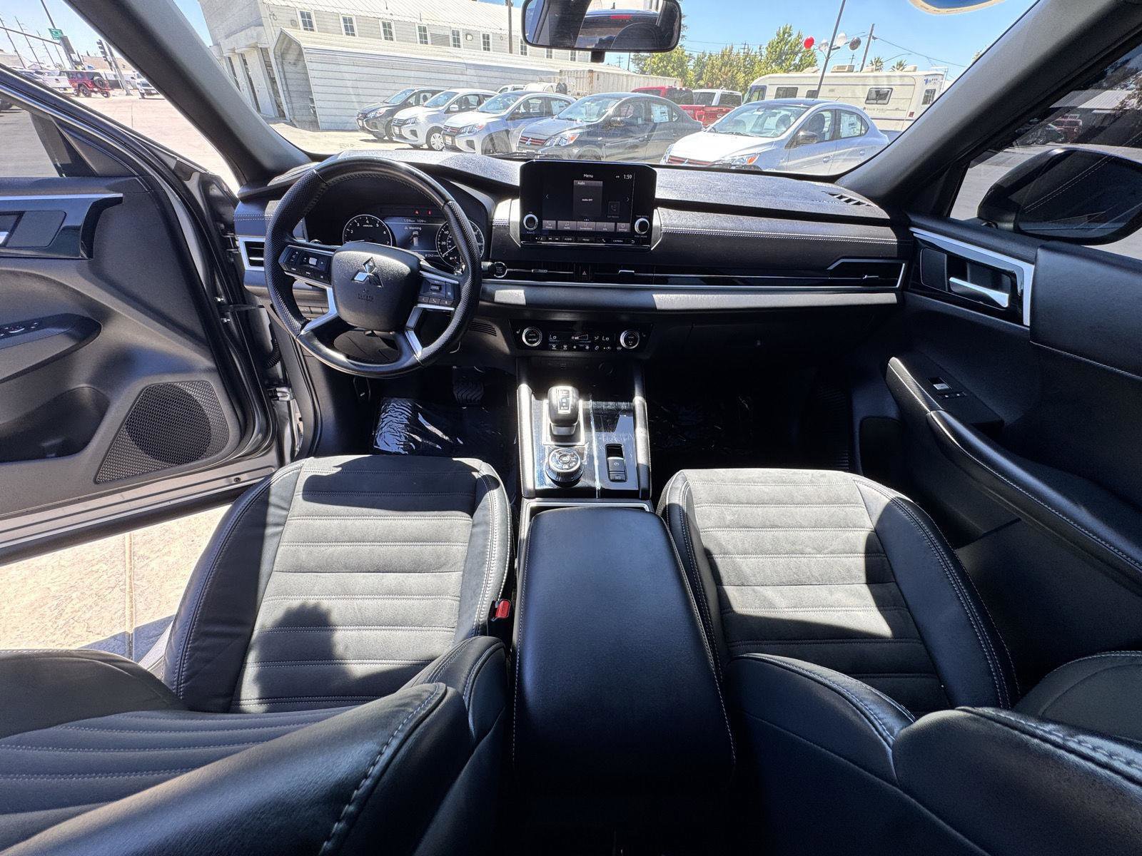 Used 2022 Mitsubishi Outlander SE image 16