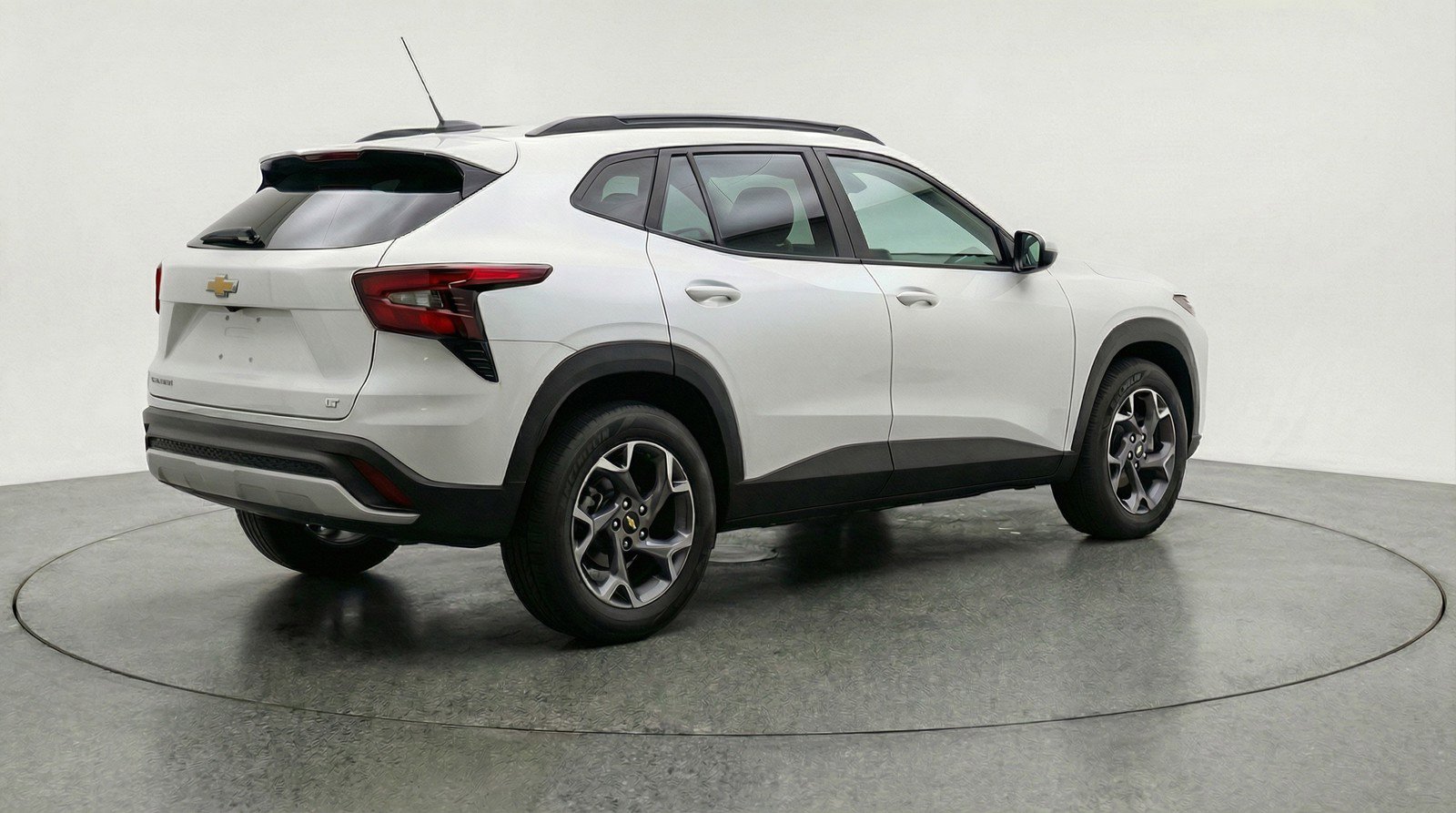 Used 2025 Chevrolet Trax LT w/ LT Convenience Package image 9