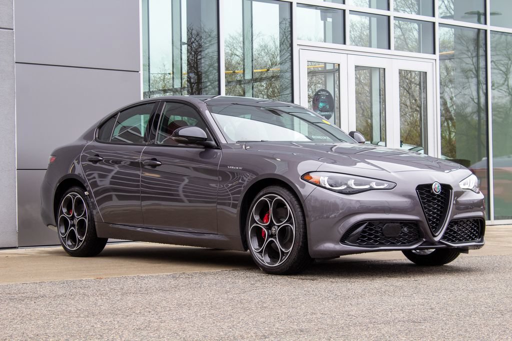 New 2025 Alfa Romeo Giulia AWD w/ Veloce Package AWD image 3