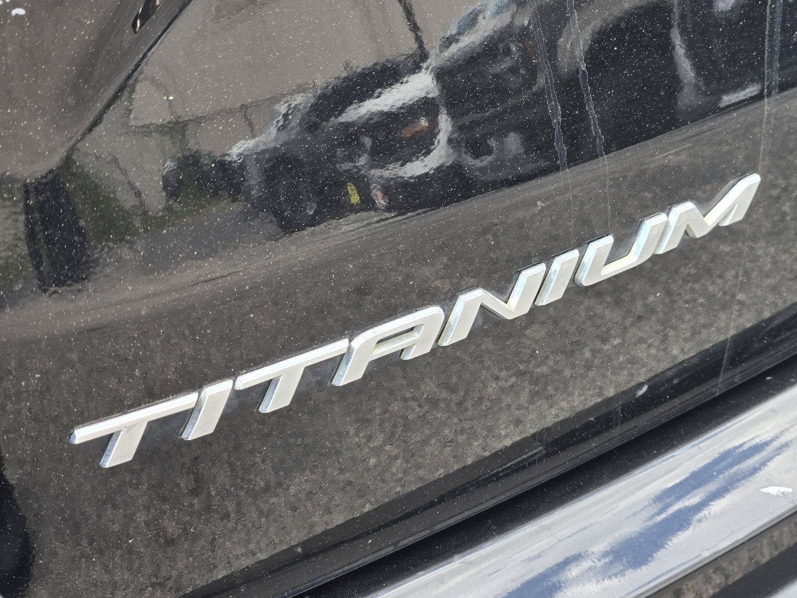 Used 2023 Ford Edge Titanium w/ Class II Trailer Tow Package AWD/4WD image 9