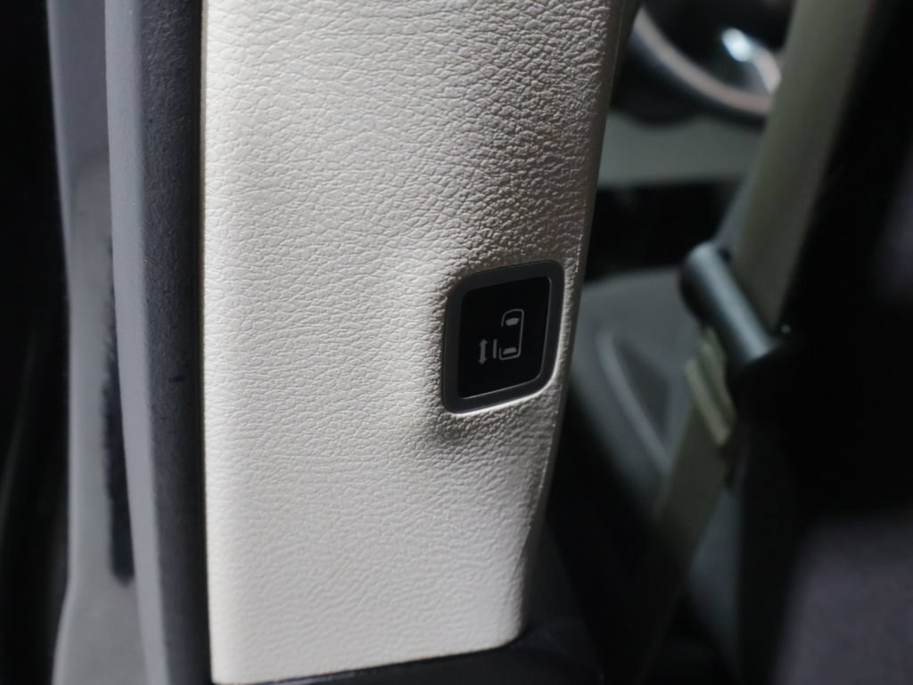 Certified 2023 Chrysler Voyager LX FWD image 19