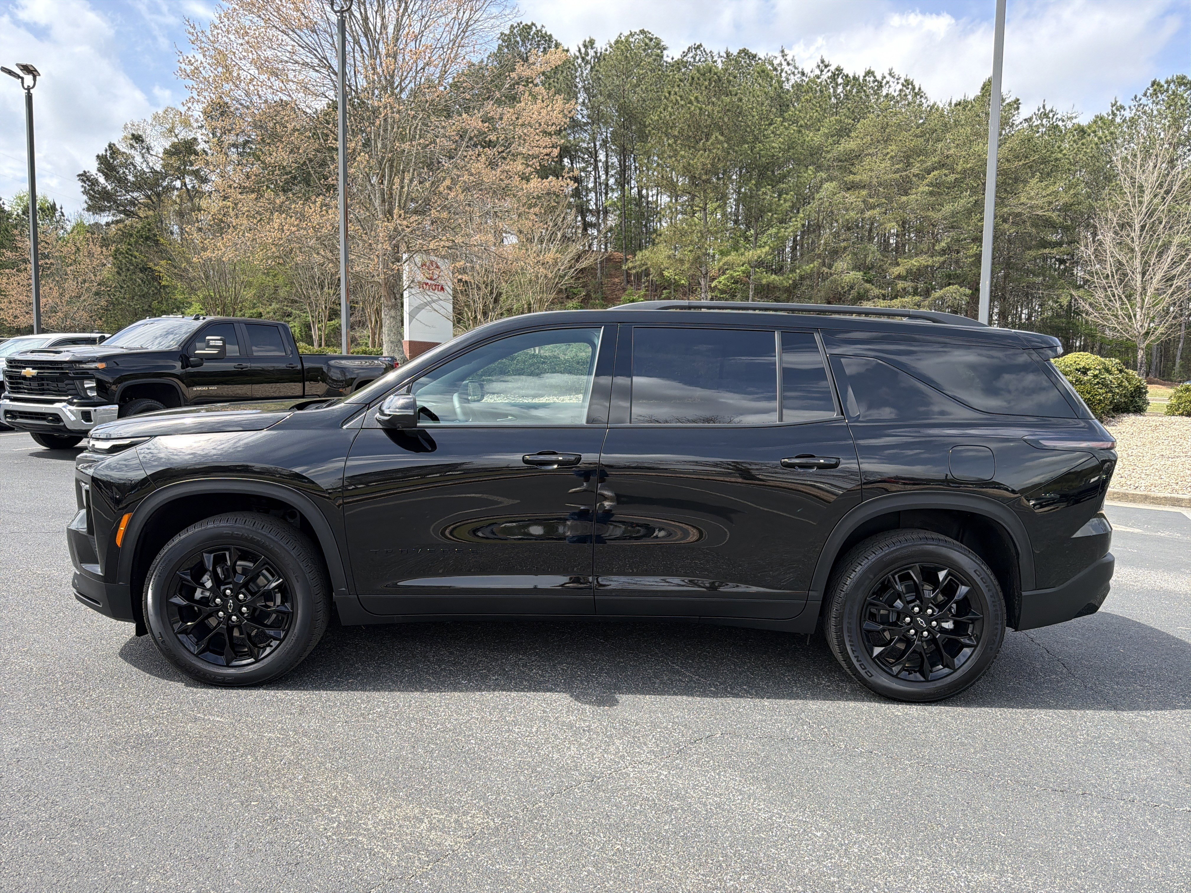 Used 2026 Chevrolet Traverse LT w/ Midnight/Sport Edition image 8