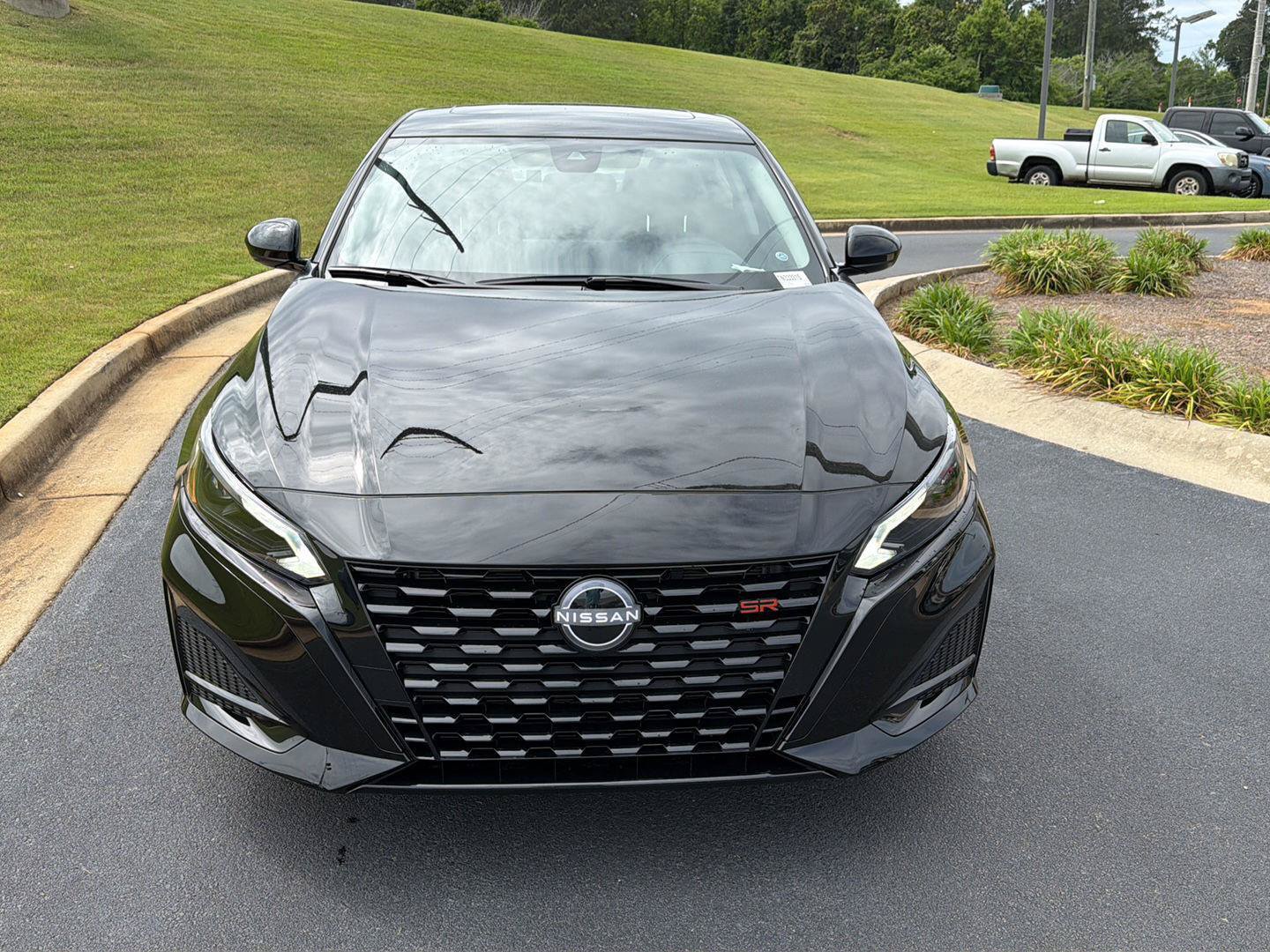 New 2026 Nissan Altima 2.5 SR w/ SR Midnight Edition Package FWD image 9