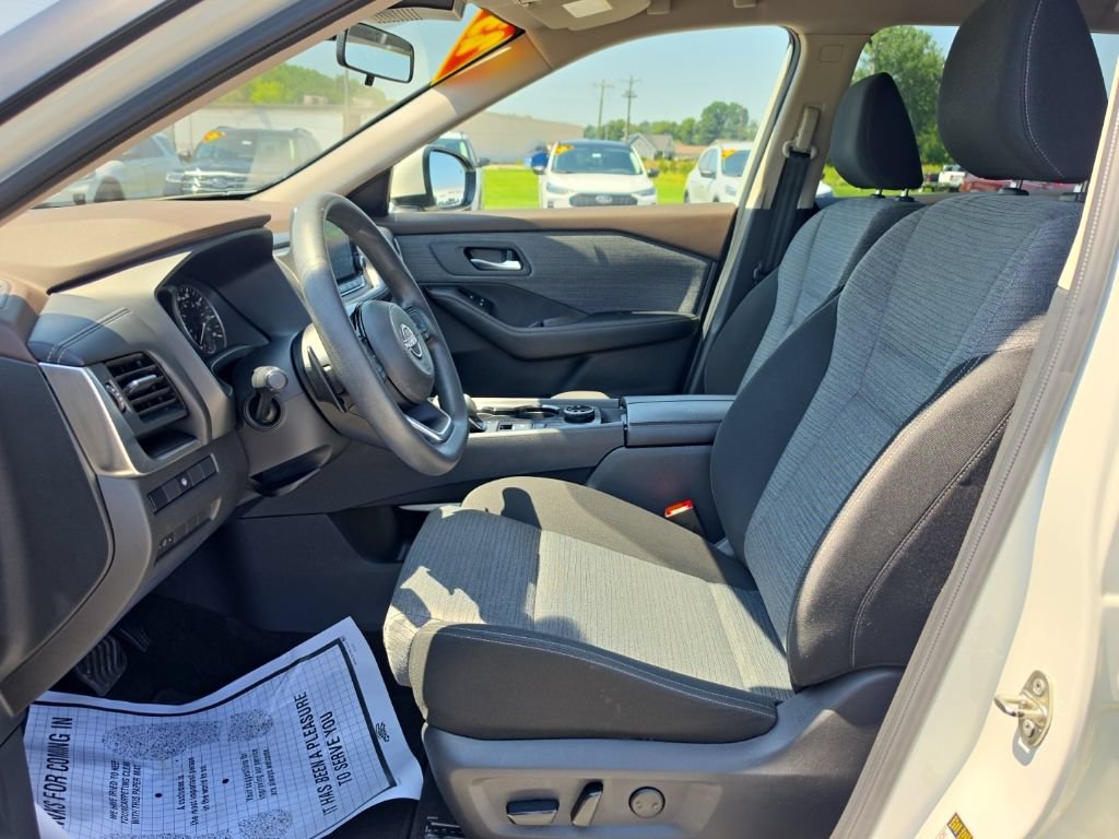 Used 2023 Nissan Rogue SV AWD/4WD image 14